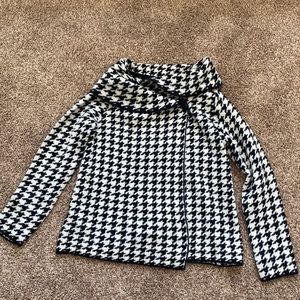 Ellen Tracy size large houndstooth cape